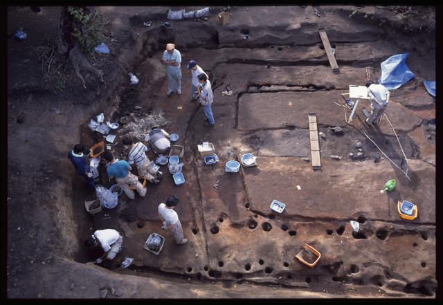 7号竪穴　発掘調査の様子