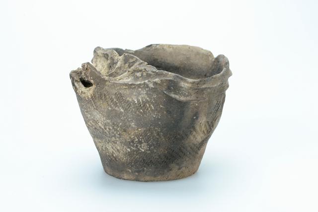 Hokudai type pottery (Spouted pot)