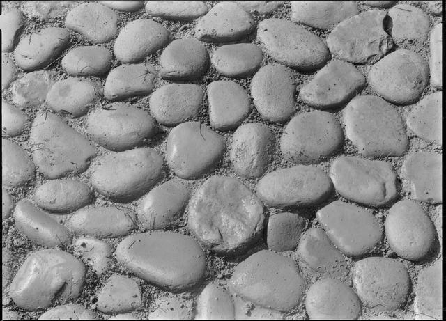 Jichin’yama Stone Circle, short-distance view of the stacked stones on the floor of the burial pit (from the northeast)