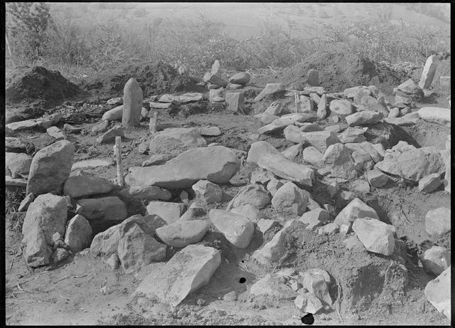 Nishizakiyama Stone Circle (Area 1), stone circles No.1 to No.5 (from the east)