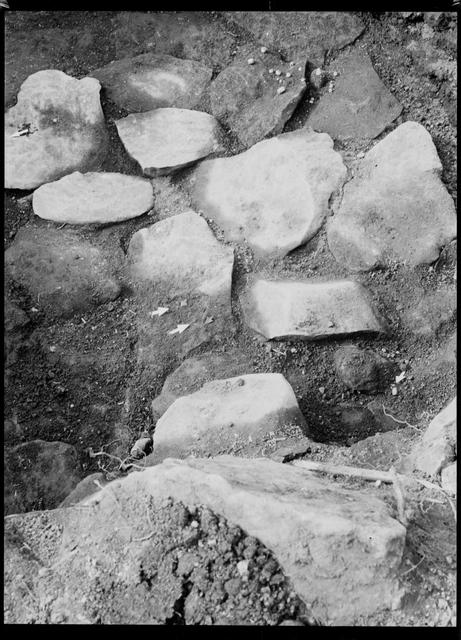 Otoe Stone Circle, stone circle No.11, burial pit, close-up view of excavated artifacts (from the south)