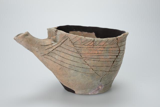 Hokudai type pottery (Spouted pot)