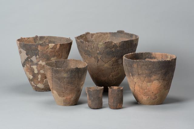 Burial pottery vessels